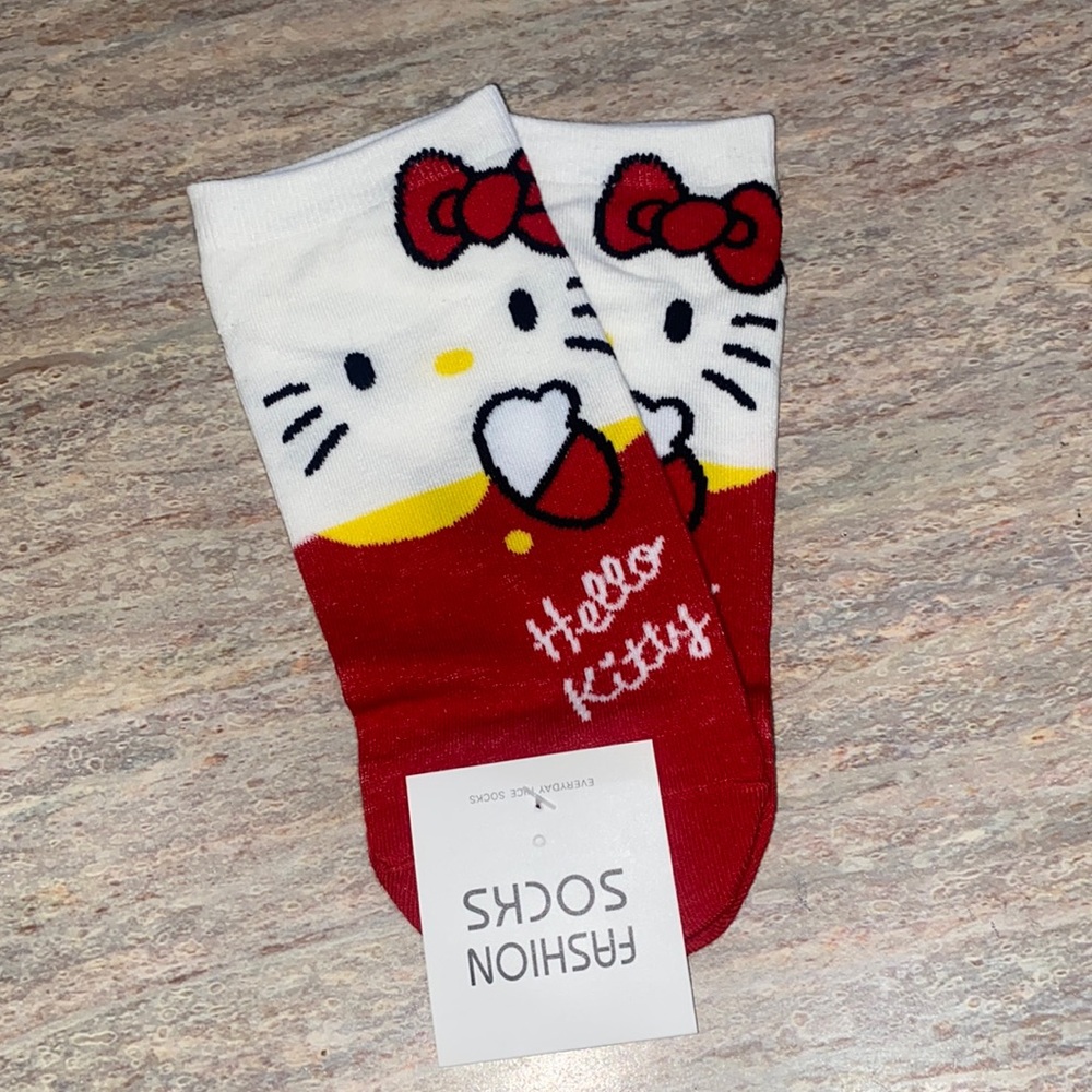 NEW HELLO KITTY SOCKS